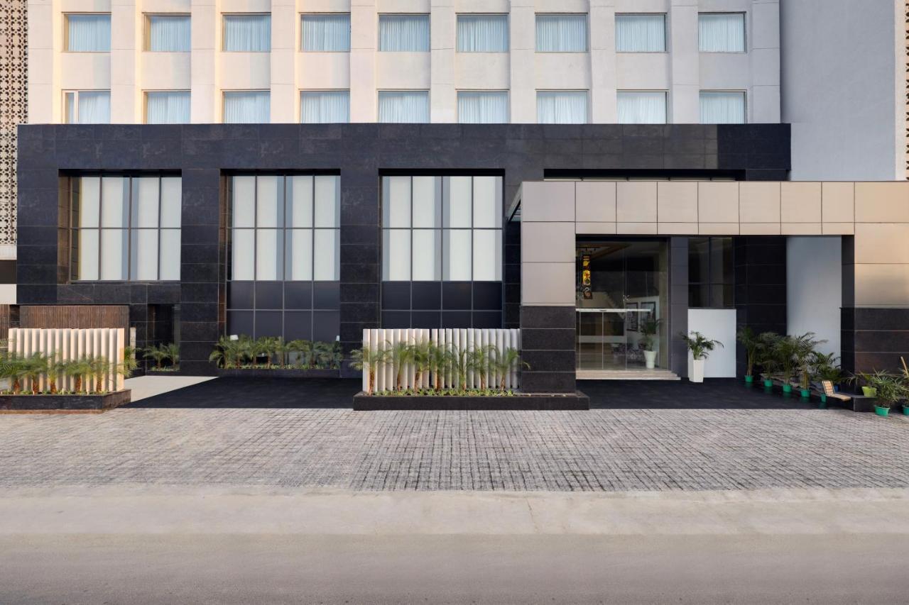 Lemon Tree Hotel Agra Shikohabad Exterior photo